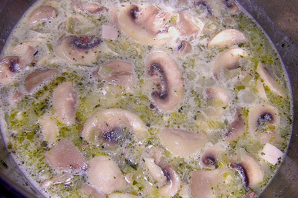 Tortellini à la Familie in Schinken - Sahne - Soße