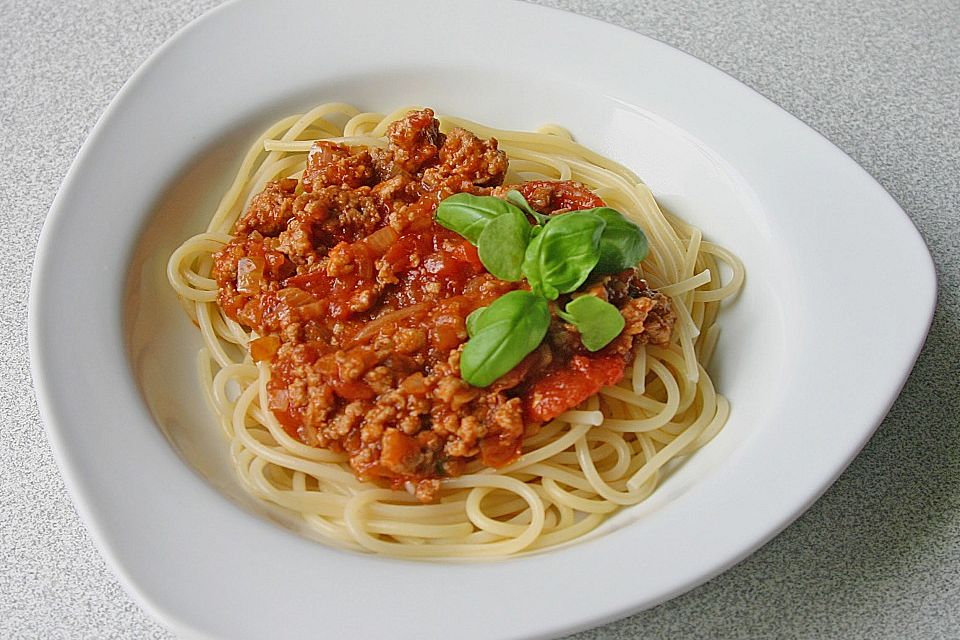 Spaghetti mit süß - saurer Tomatensauce