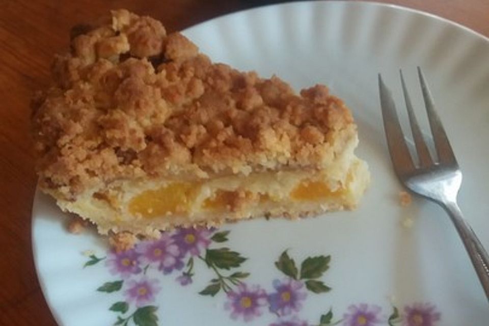 Creamy Peach Almond Crumble Pie