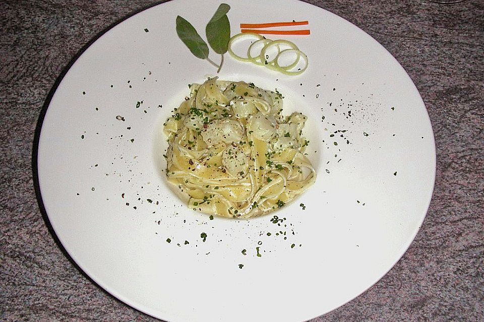 Tagliatelle mit weißem Spargel