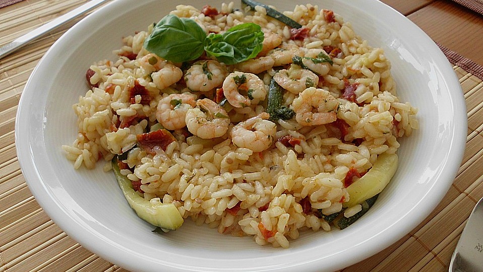 Risotto mit Zucchini, getrockneten Tomaten und Garnelen von beate1512 Risotto mit Zucchini, getrockneten Tomaten und Garnelen von beate1512