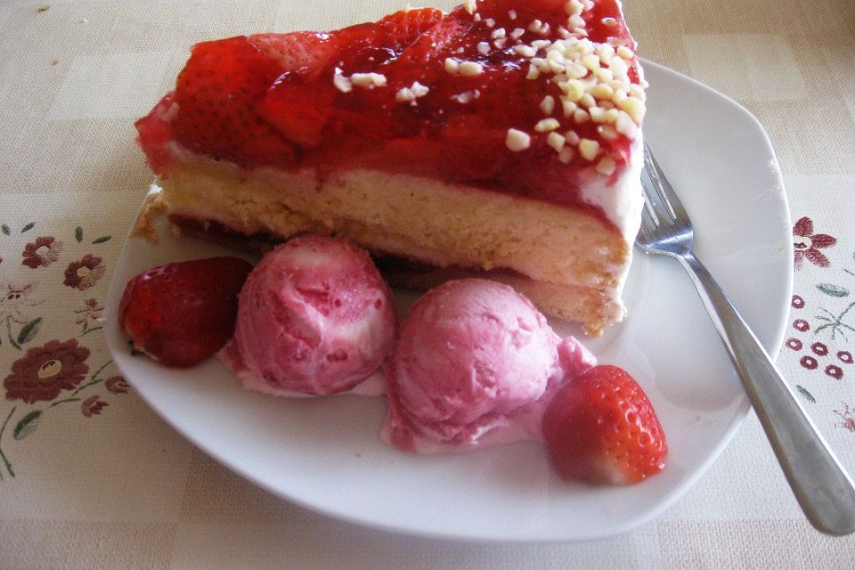 Schnelle Erdbeertorte mit Vanille - Schokocreme