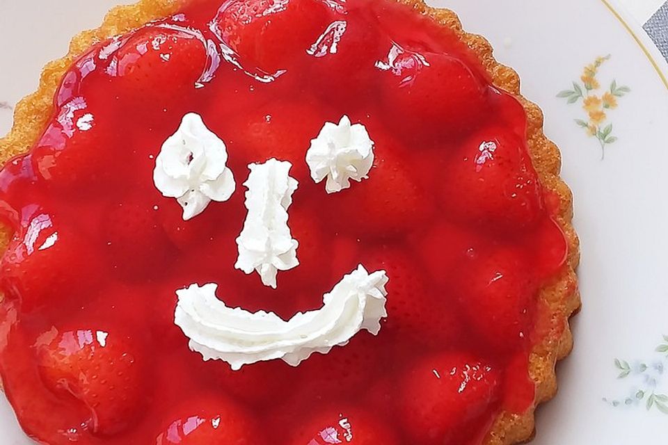 Schnelle Erdbeertorte mit Vanille - Schokocreme