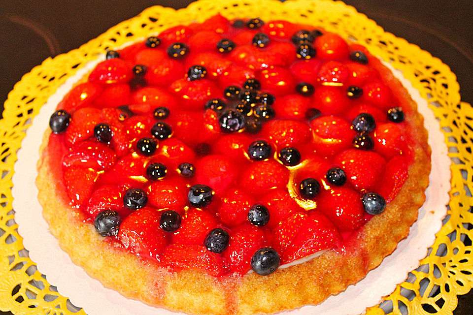 Schnelle Erdbeertorte mit Vanille - Schokocreme