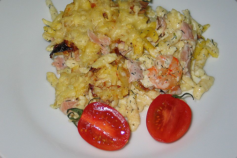 Käsespätzle mit Shrimps und Röstzwiebeln