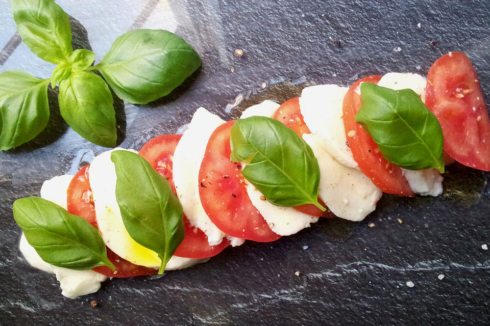 Tomaten - Mozzarella Salat