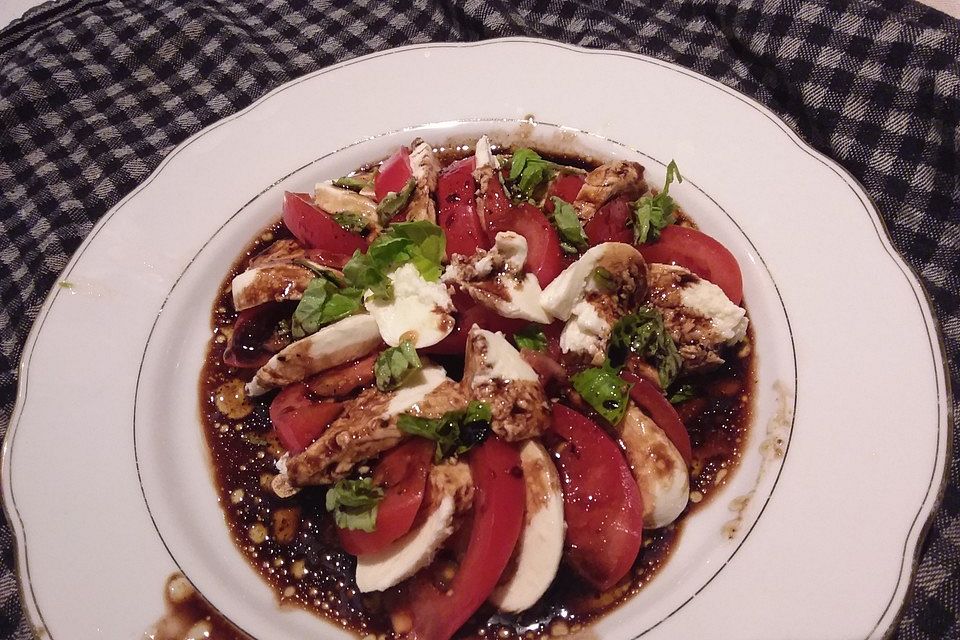 Tomaten - Mozzarella Salat