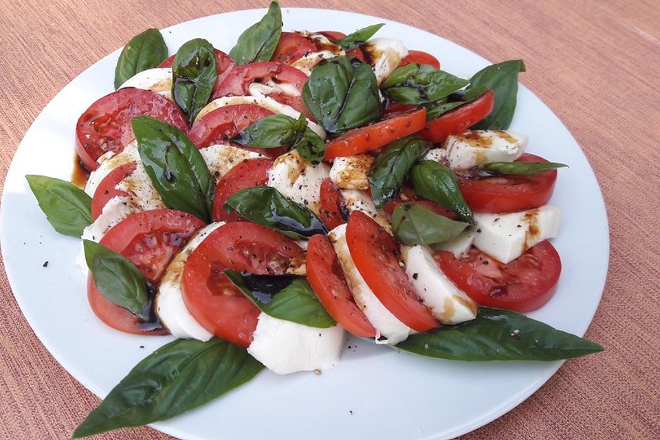 Tomaten - Mozzarella Salat