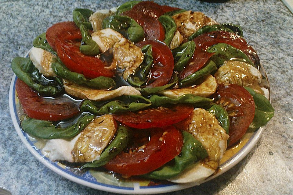 Tomaten - Mozzarella Salat