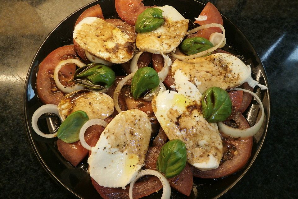 Tomaten - Mozzarella Salat