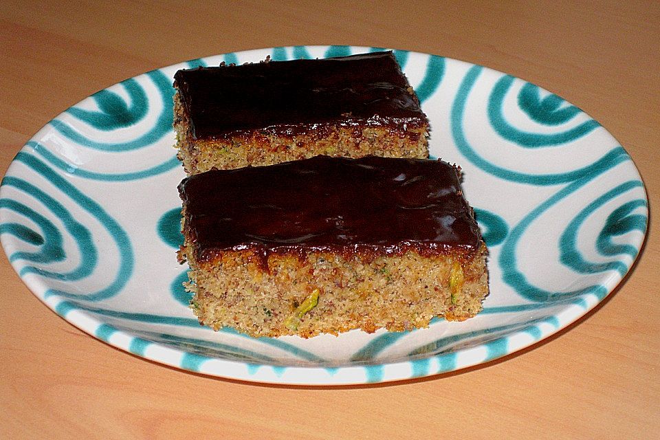 Saftiger Zucchinikuchen auf dem Blech