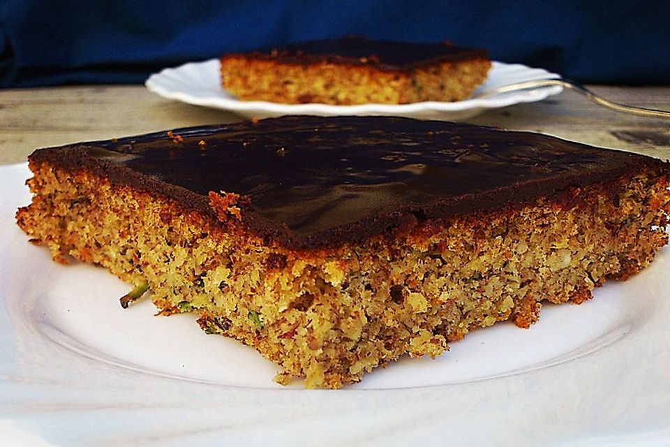 Saftiger Zucchinikuchen auf dem Blech