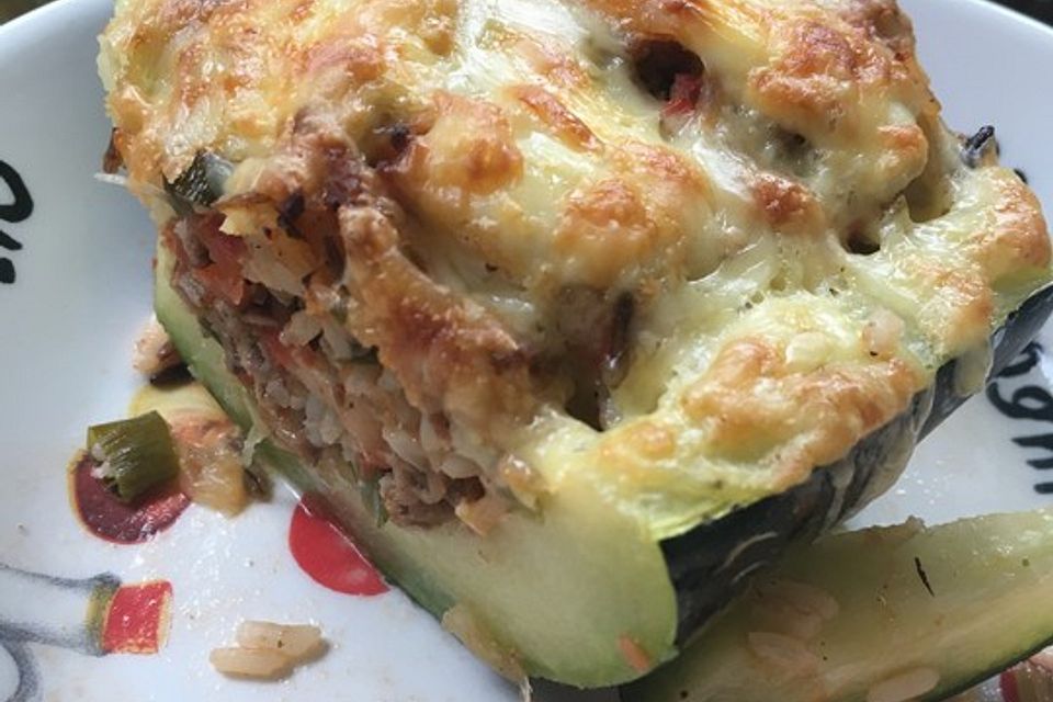 Zucchini mit Hackfleisch-Reisfüllung