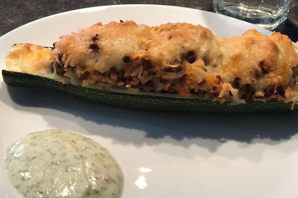 Zucchini mit Hackfleisch-Reisfüllung