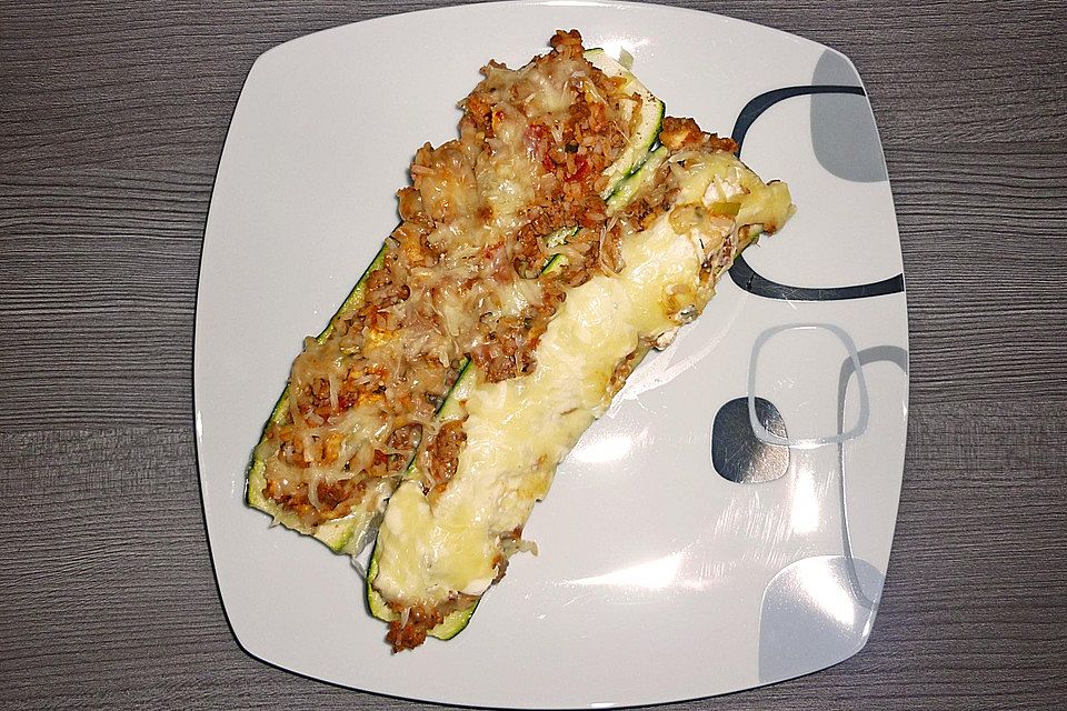 Zucchini mit Hackfleisch-Reisfüllung