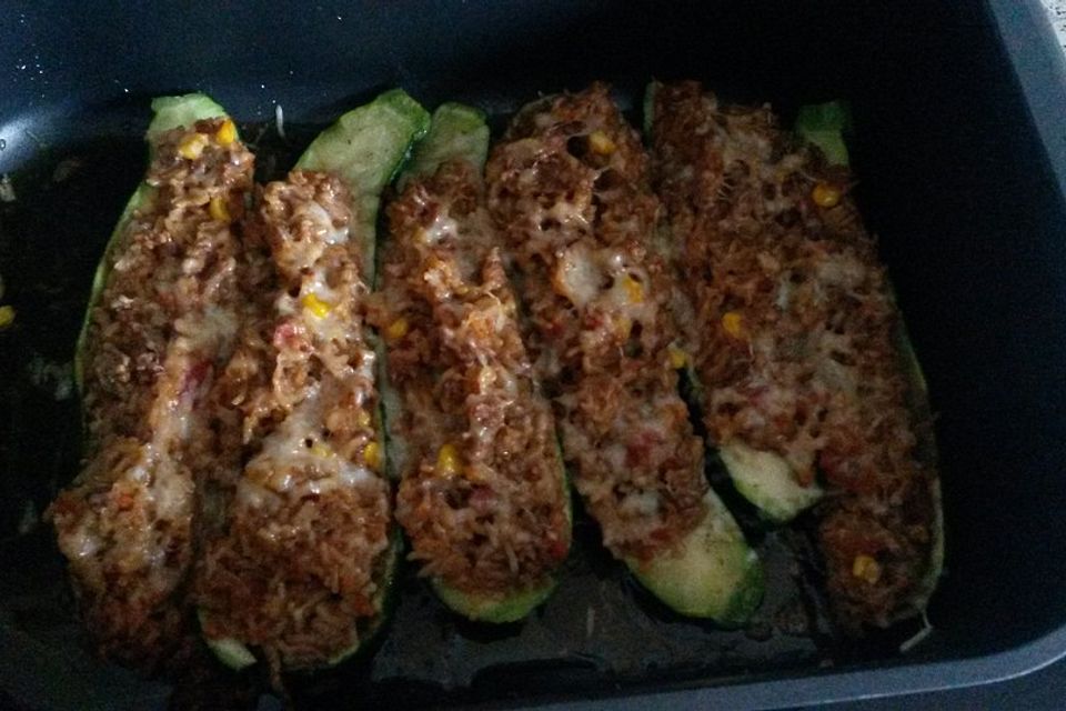 Zucchini mit Hackfleisch-Reisfüllung