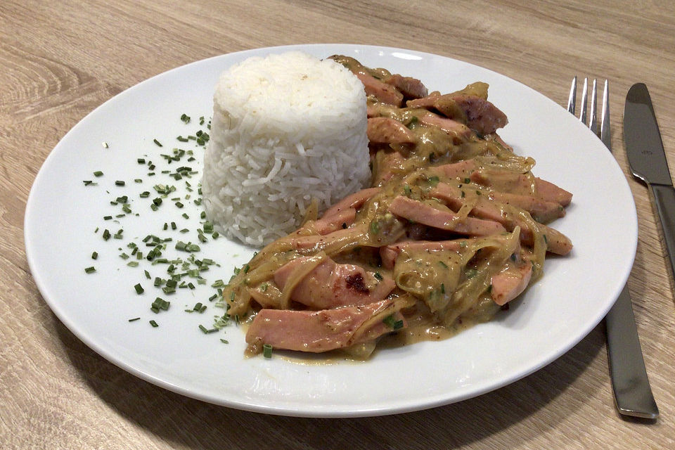 Fleischwurst mit Champignons in Senfsoße