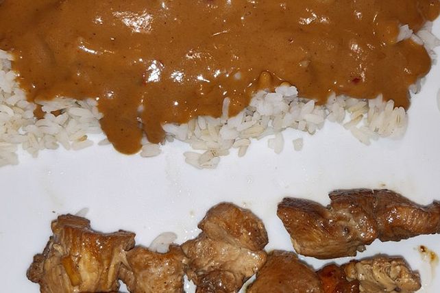 Hähnchenspieße mit Reis und Erdnusssoße von CharlotteHolmes| Chefkoch