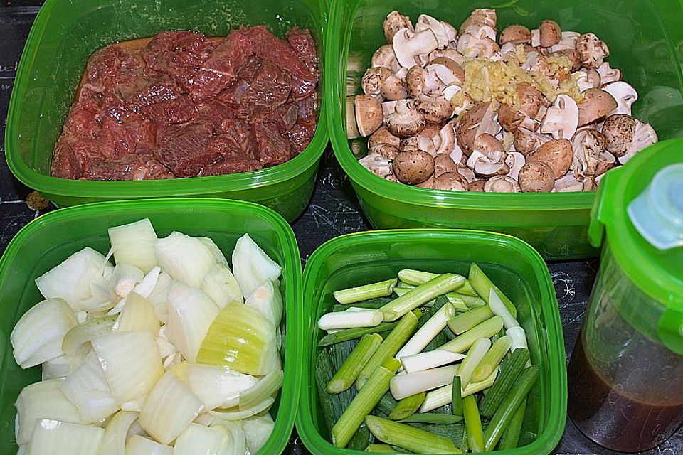 Chau Ngau Yuk - Rindfleisch mit Pilzen und Zwiebeln