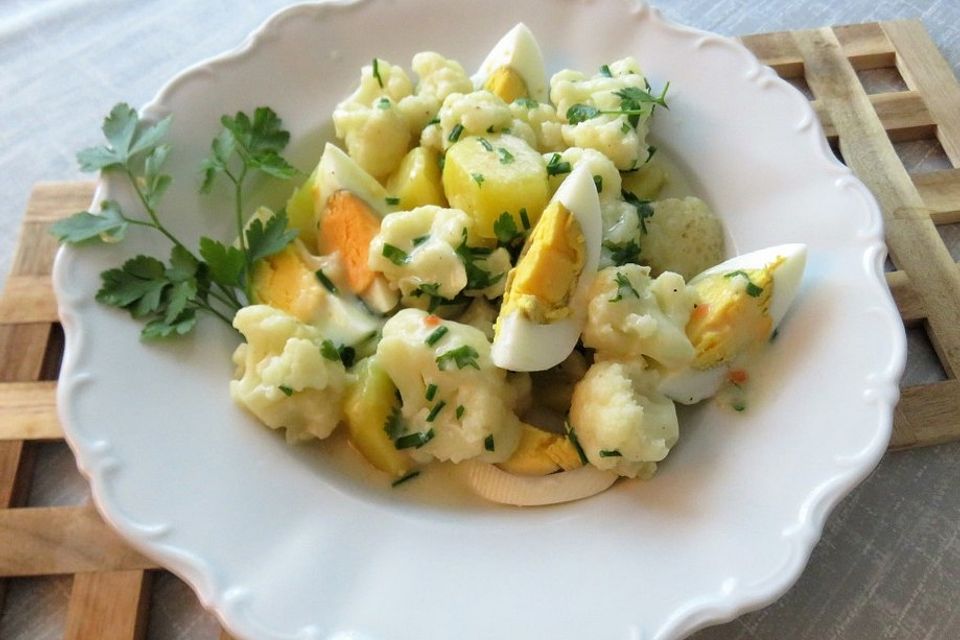 Karfiol mit Eier-Kräuter-Sauce