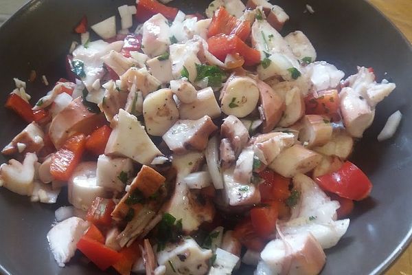 Tintenfisch-Salat mit Paprika und Knoblauch von Sonja | Chefkoch