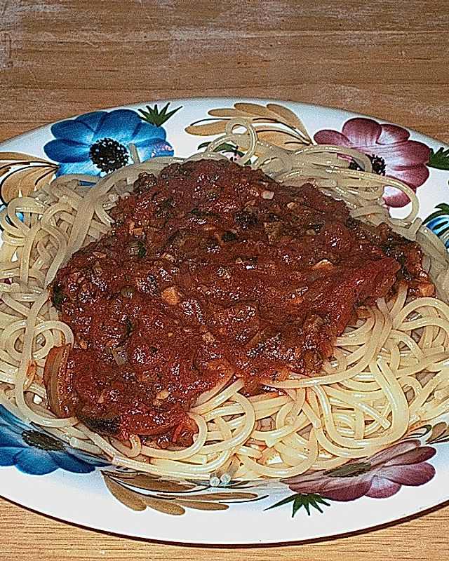 Spaghetti  mit schwarzen Oliven und Kapern
