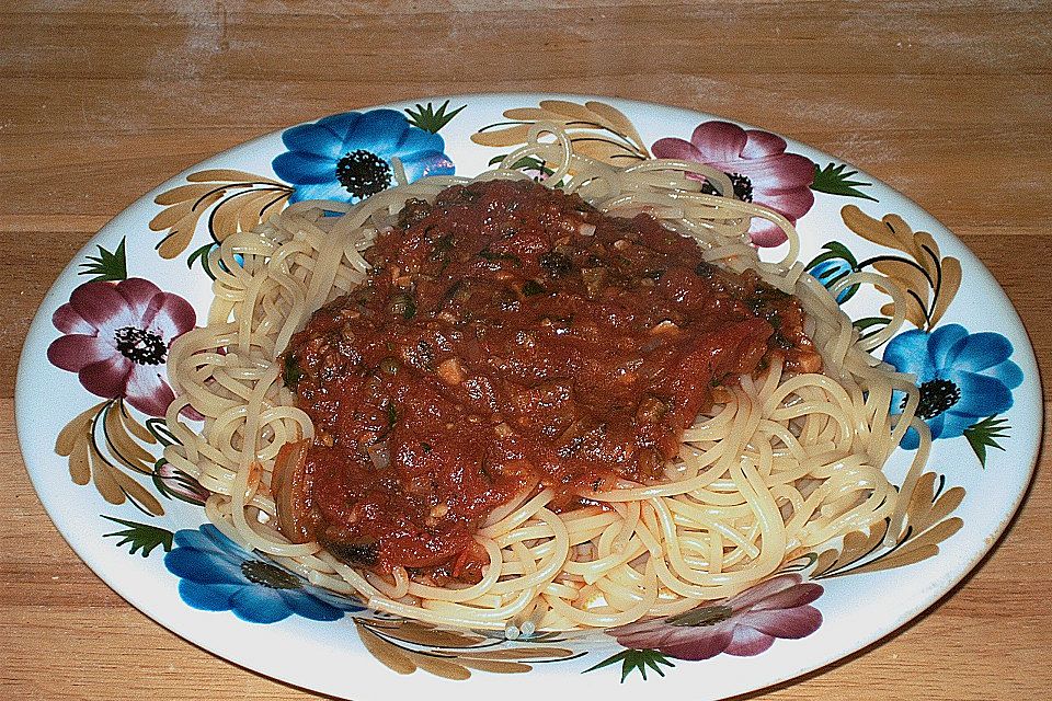 Spaghetti  mit schwarzen Oliven und Kapern