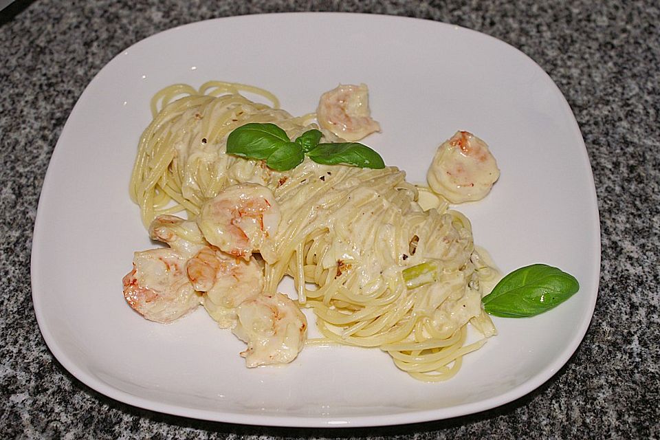 Spaghetti mit Crevetten in Zitronenrahm