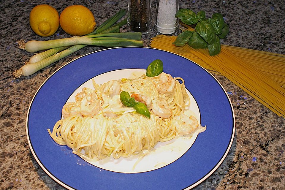 Spaghetti mit Crevetten in Zitronenrahm