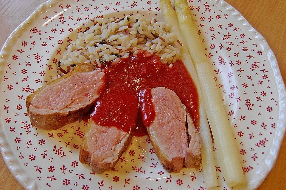 Entenbrusttranchen an gebratenen Mangoscheiben mit Erdbeer - Ingwer - Sauce