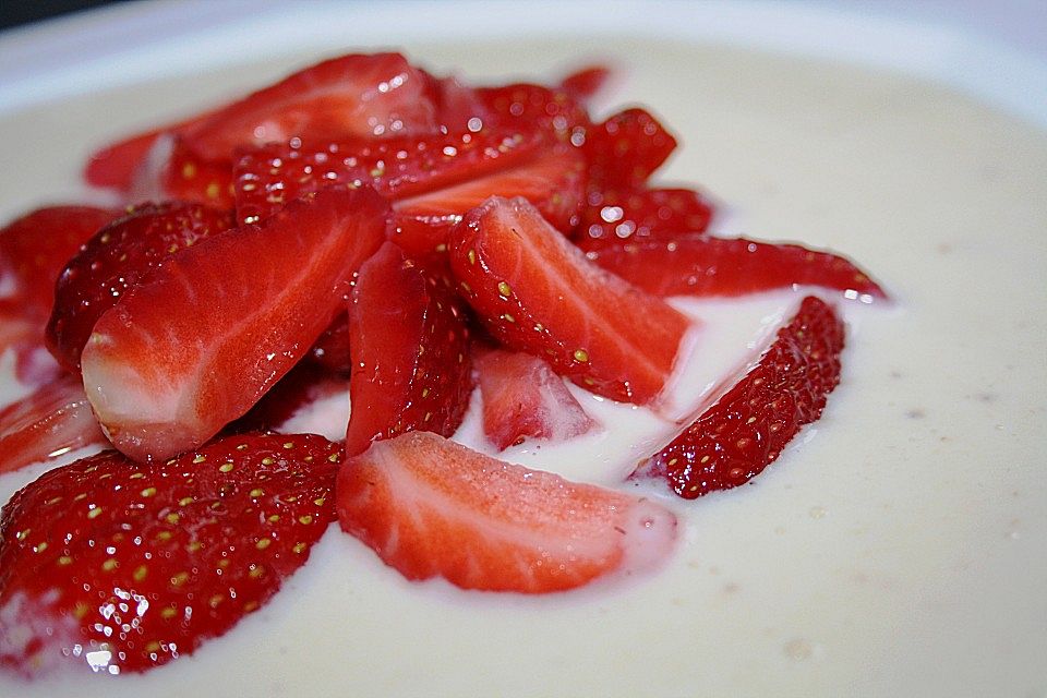 Erdbeeren auf Bananenschaum Erdbeeren auf Bananenschaum