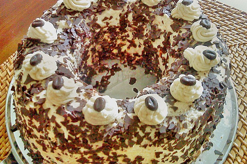 Kranztorte mit Eierlikör Kranztorte mit Eierlikör