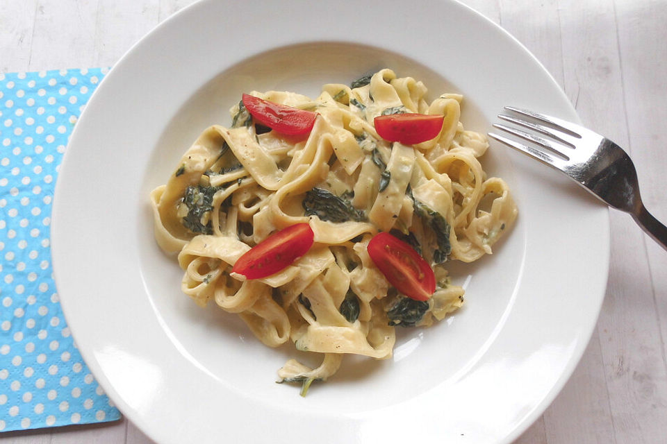 Tagliatelle mit Spinat - Frischkäse - Sauce