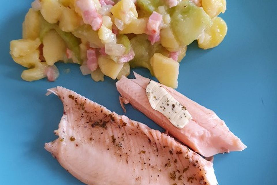 Kartoffelsalat mit Dörrfleisch und Gurke