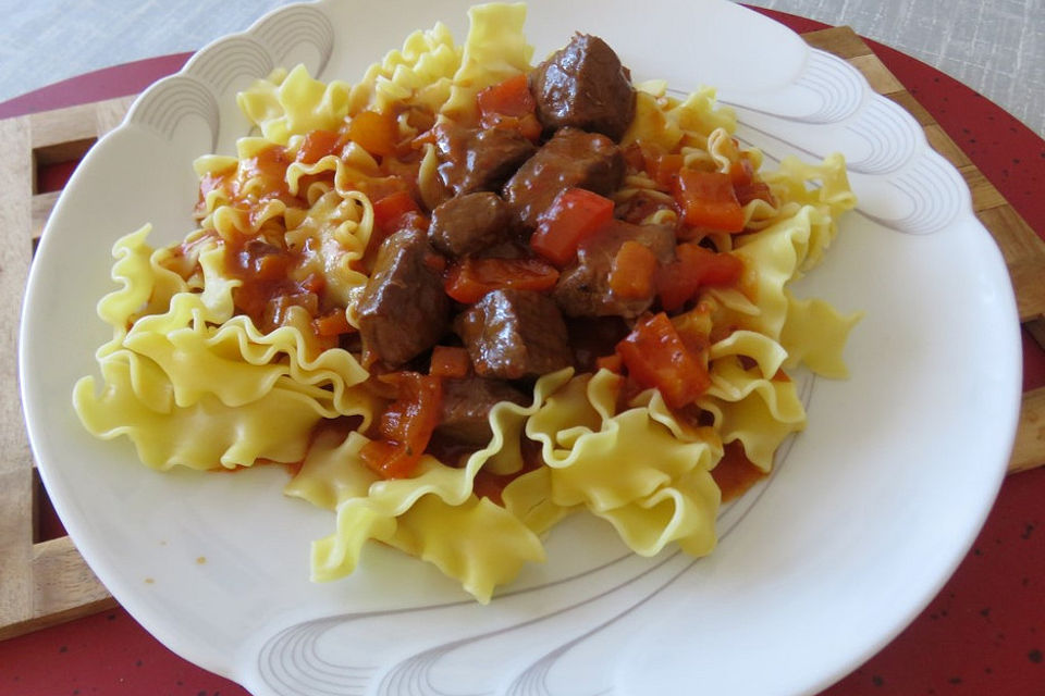 Rindergulasch mit Paprika