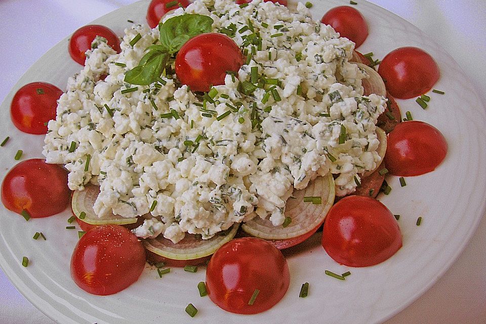 Tomatencarpaccio mit Hüttenkäse