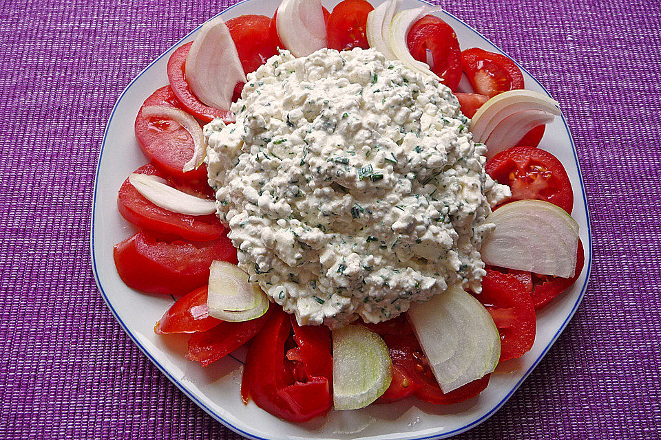 Tomatencarpaccio mit Hüttenkäse