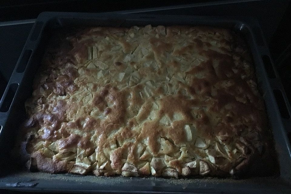 Apfelkuchen vom Blech, sehr saftig und schnell gemacht