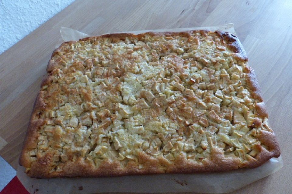 Apfelkuchen vom Blech, sehr saftig und schnell gemacht