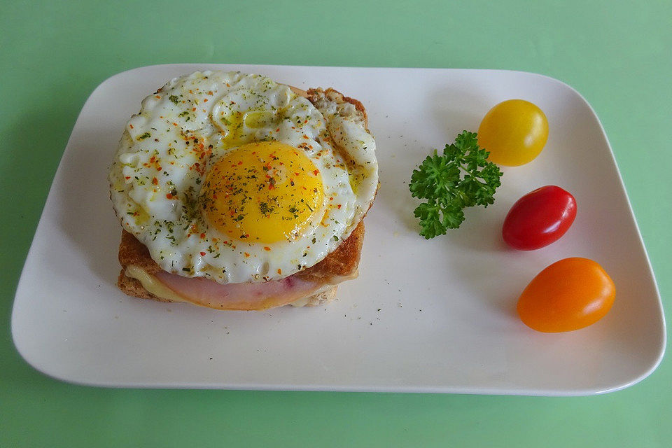 Toastbrot mit Wurst und Käse