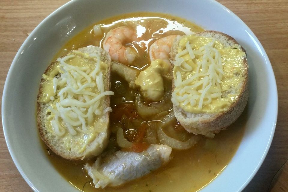 Bouillabaisse mit Sauce Rouille und Baguette Bouillabaisse mit Sauce Rouille und Baguette