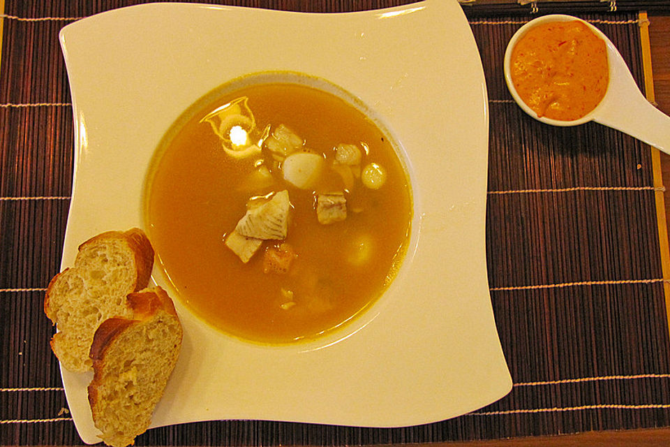 Bouillabaisse mit Sauce Rouille und Baguette Bouillabaisse mit Sauce Rouille und Baguette