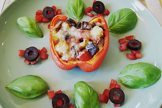 Mit Ratatouille gefüllte und überbackene Paprika von chefkoch| Chefkoch