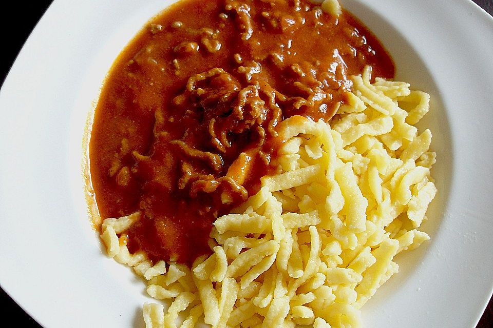 Gehacktes in würziger Tomaten - Bratensoße