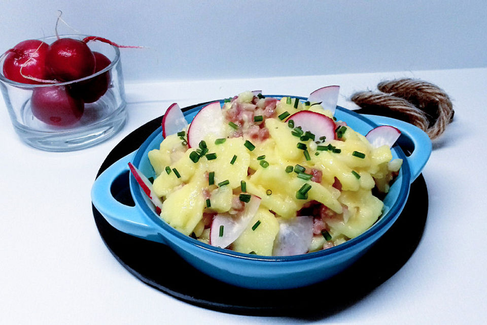 Kartoffelsalat mit Radieschen und Speck