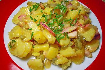 Kartoffelsalat mit Radieschen und Speck