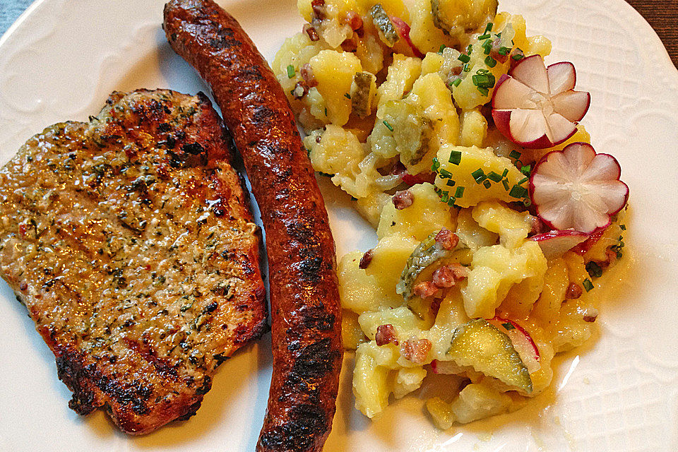 Kartoffelsalat mit Radieschen und Speck