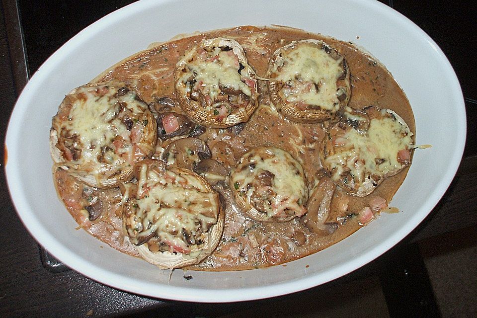 Gefüllte Champignons mit Soße