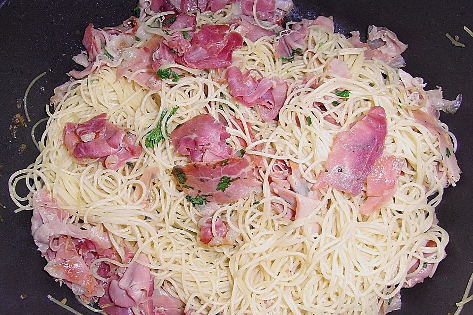 Pasta mit Parmaschinken in Zitronenöl Pasta mit Parmaschinken in Zitronenöl