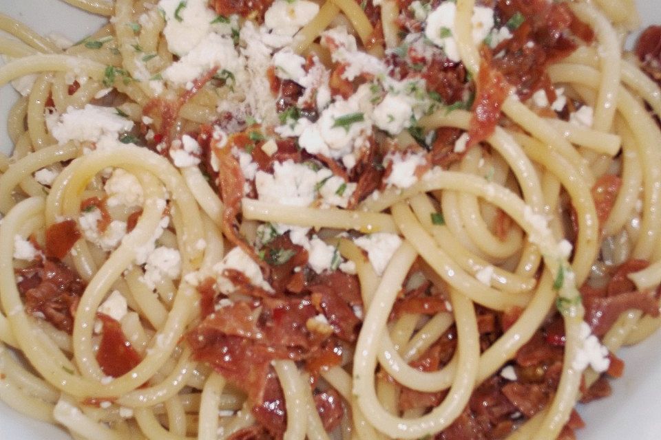 Pasta mit Parmaschinken in Zitronenöl Pasta mit Parmaschinken in Zitronenöl